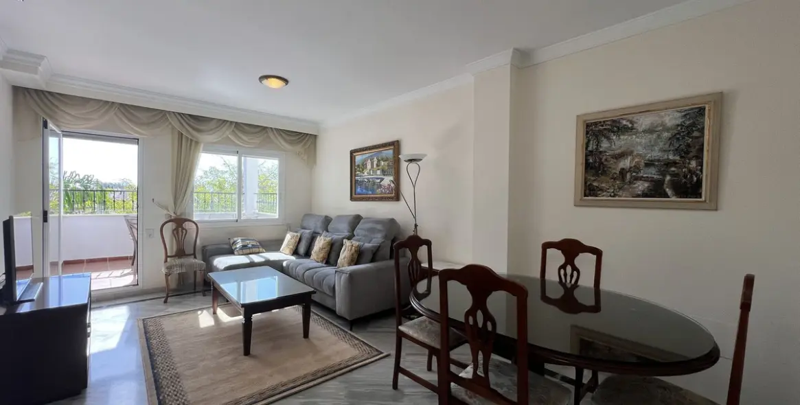 Short-term rent of penthouse in The Golden Mile 8