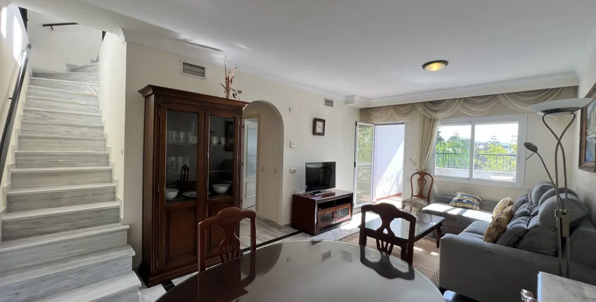 Short-term rent of penthouse in The Golden Mile 9