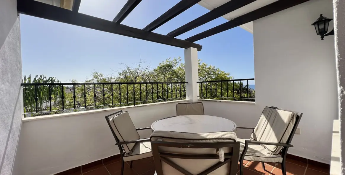 Short-term rent of penthouse in The Golden Mile 11