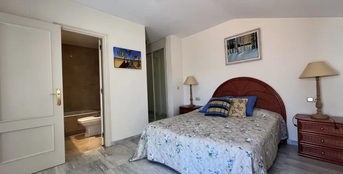 Short-term rent of penthouse in The Golden Mile 12