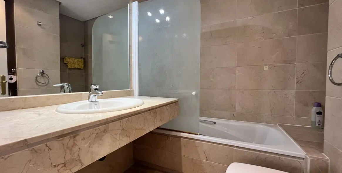 Short-term rent of penthouse in The Golden Mile 14