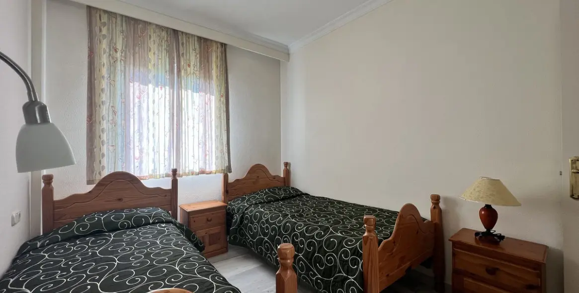 Short-term rent of penthouse in The Golden Mile 15