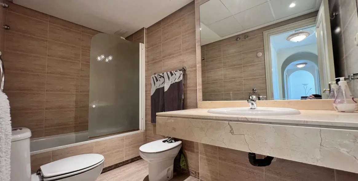 Short-term rent of penthouse in The Golden Mile 16