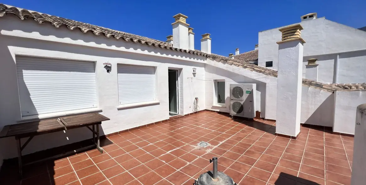 Short-term rent of penthouse in The Golden Mile 18