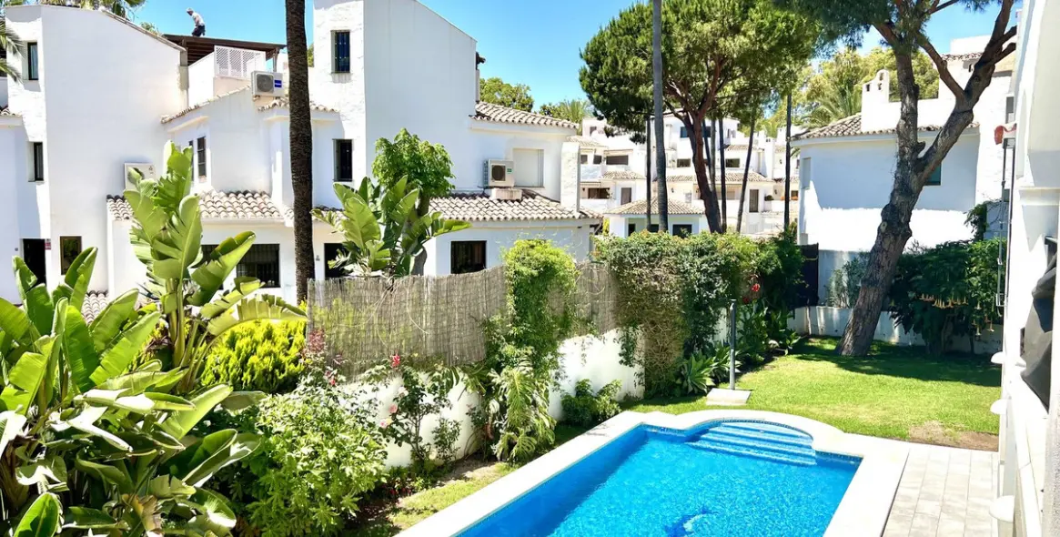 Short-term rent of ground floor apartment in Elviria 1