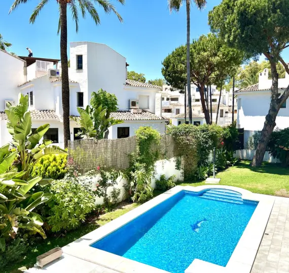 Short-term rent of ground floor apartment in Elviria