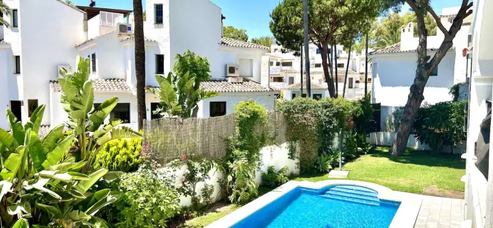 Short-term rent of ground floor apartment in Elviria 0