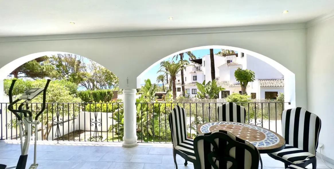 Short-term rent of ground floor apartment in Elviria 2