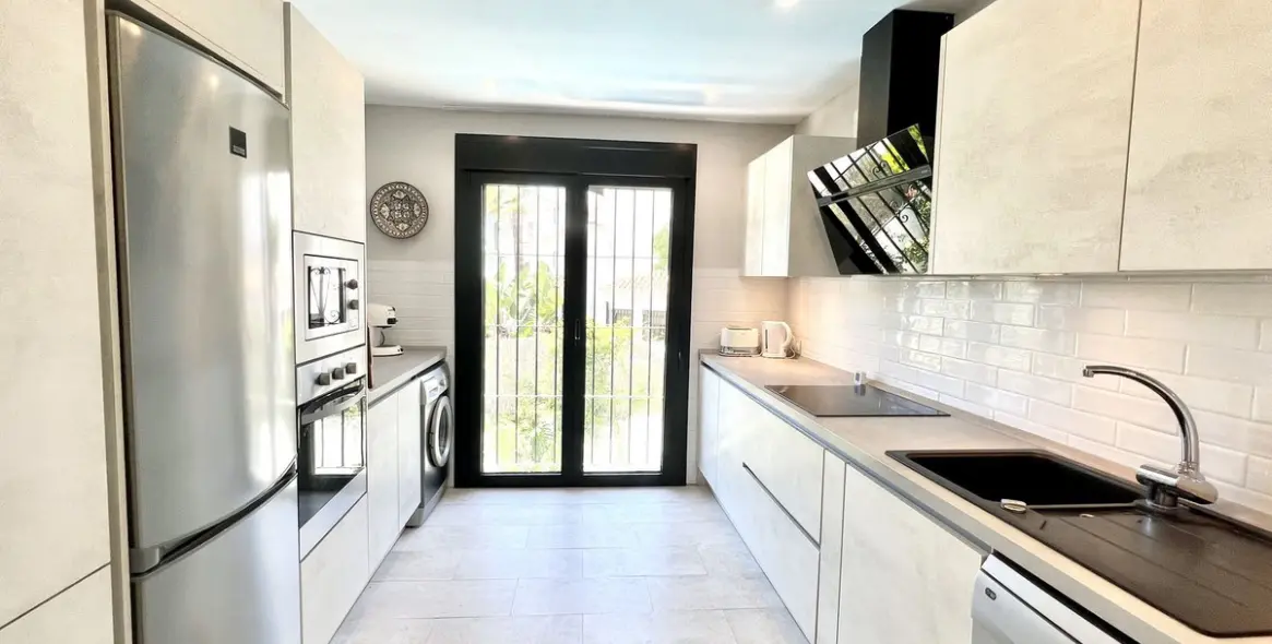 Short-term rent of ground floor apartment in Elviria 6