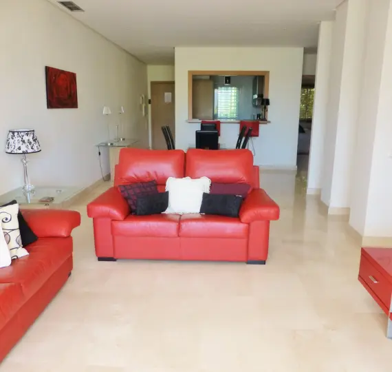 Alquiler a corto plazo de apartamento en planta media en Estepona
