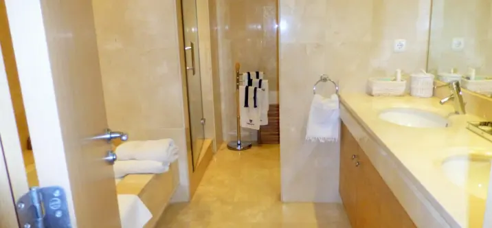 Alquiler a corto plazo de apartamento en planta media en Estepona 4