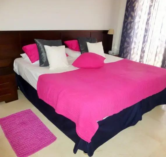 Alquiler a corto plazo de apartamento en planta media en Estepona
