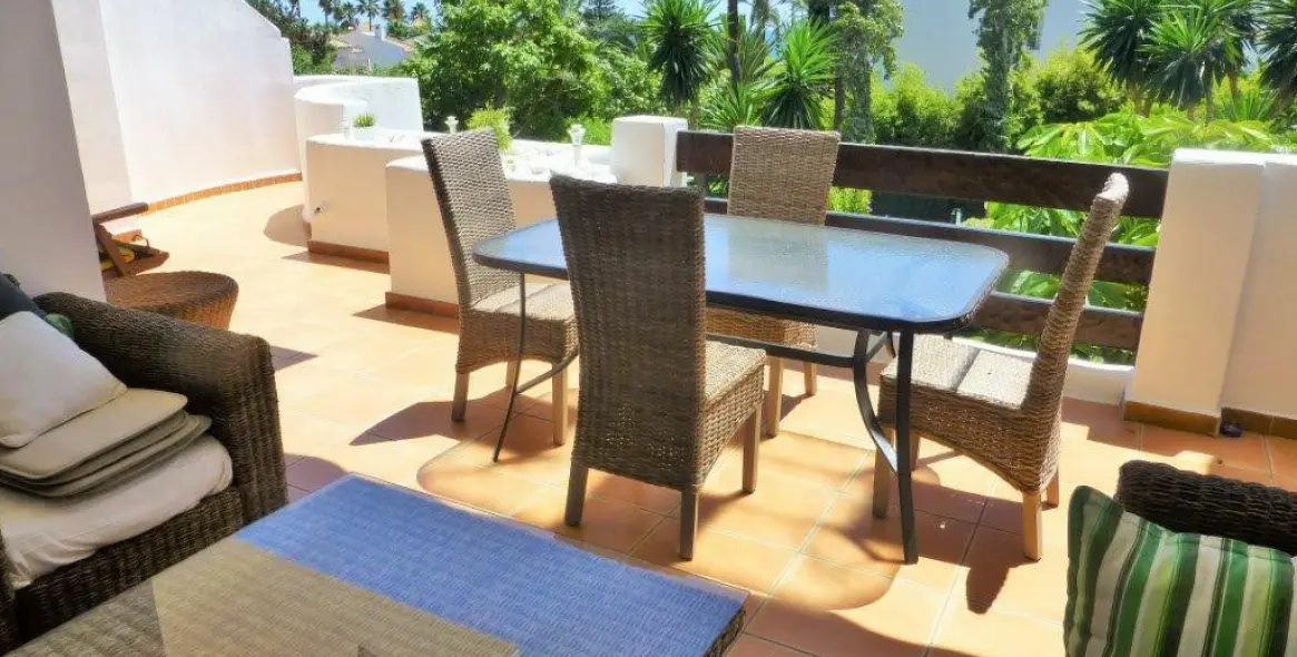 Alquiler a corto plazo de apartamento en planta media en Estepona 2