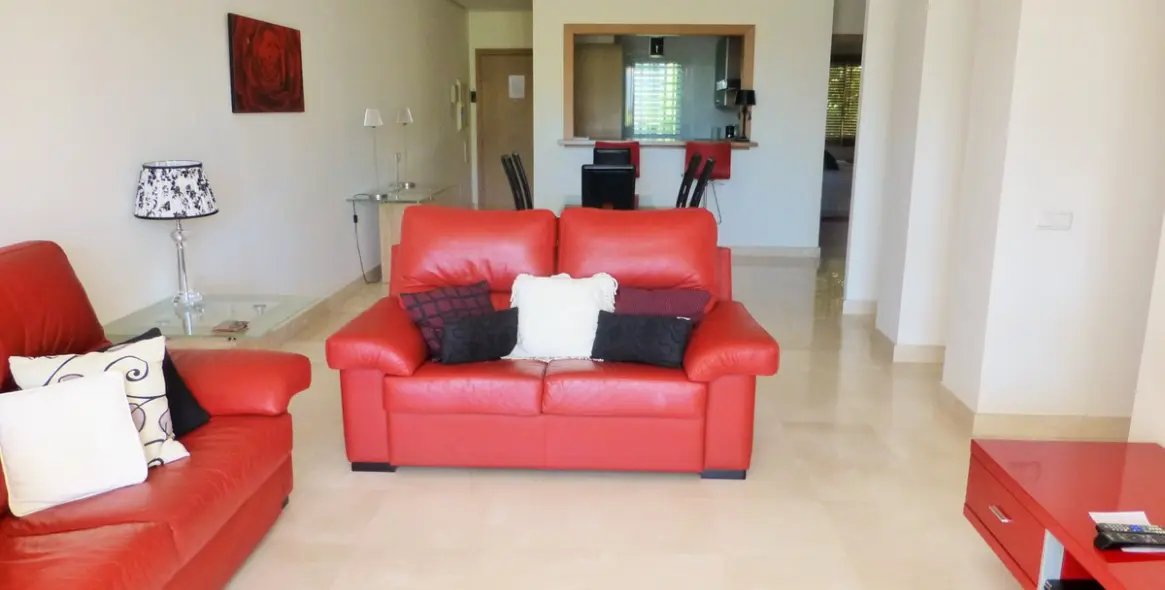 Alquiler a corto plazo de apartamento en planta media en Estepona 3