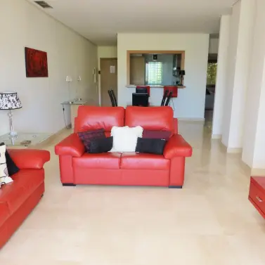 Краткосрочная аренда апартаментов на среднем этаже в Estepona