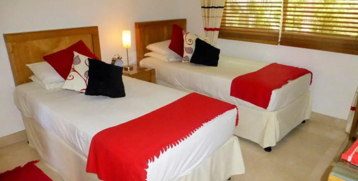 Alquiler a corto plazo de apartamento en planta media en Estepona 4