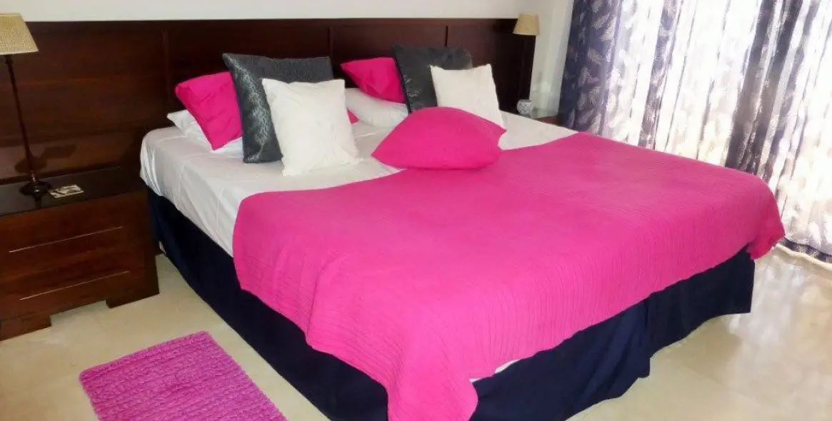 Alquiler a corto plazo de apartamento en planta media en Estepona 6