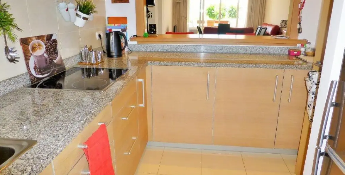 Alquiler a corto plazo de apartamento en planta media en Estepona 7