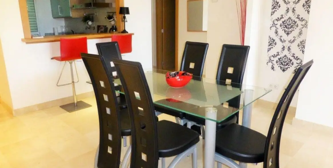 Alquiler a corto plazo de apartamento en planta media en Estepona 8
