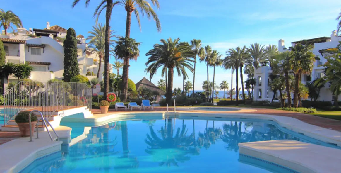 Alquiler a corto plazo de apartamento en planta media en Estepona 15