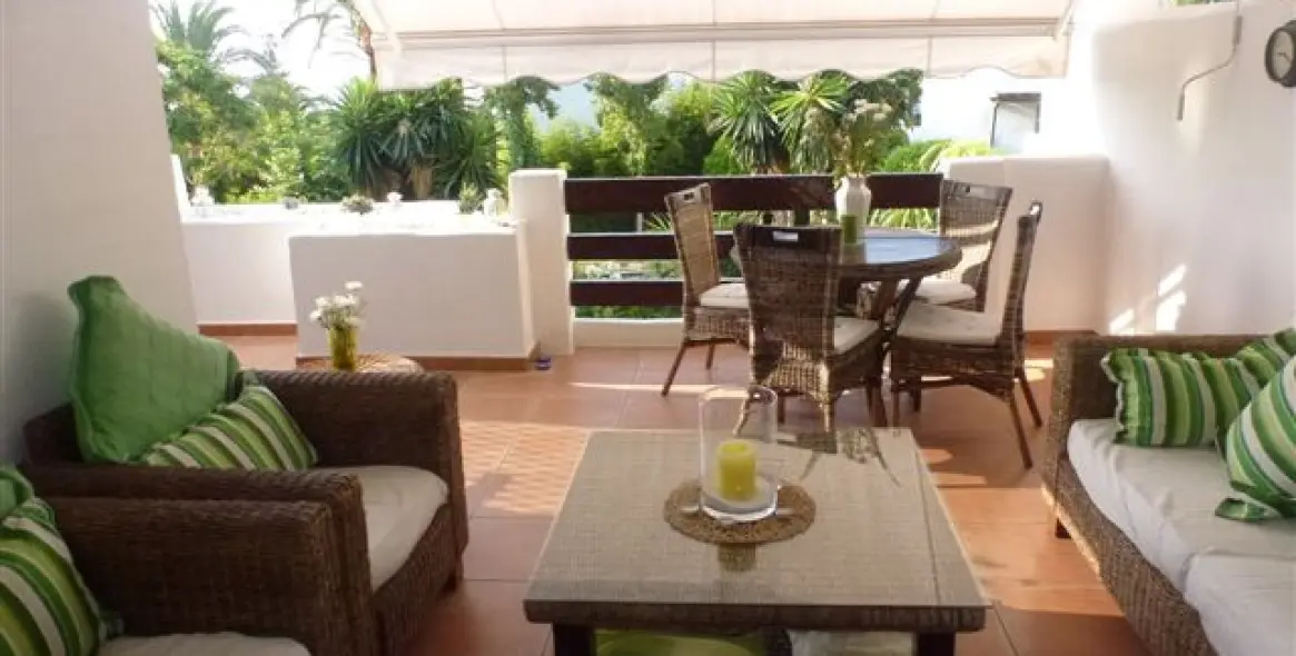 Alquiler a corto plazo de apartamento en planta media en Estepona 16