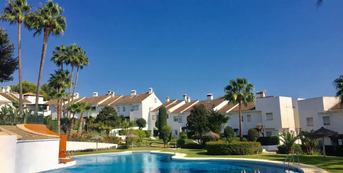 Short-term rent of townhouse in Atalaya 2