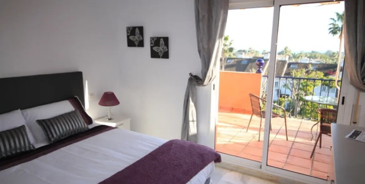 Short-term rent of townhouse in Atalaya 9