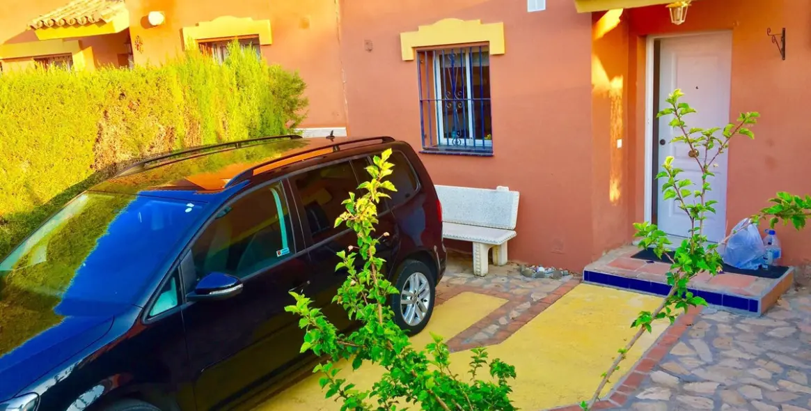 Short-term rent of townhouse in Atalaya 21