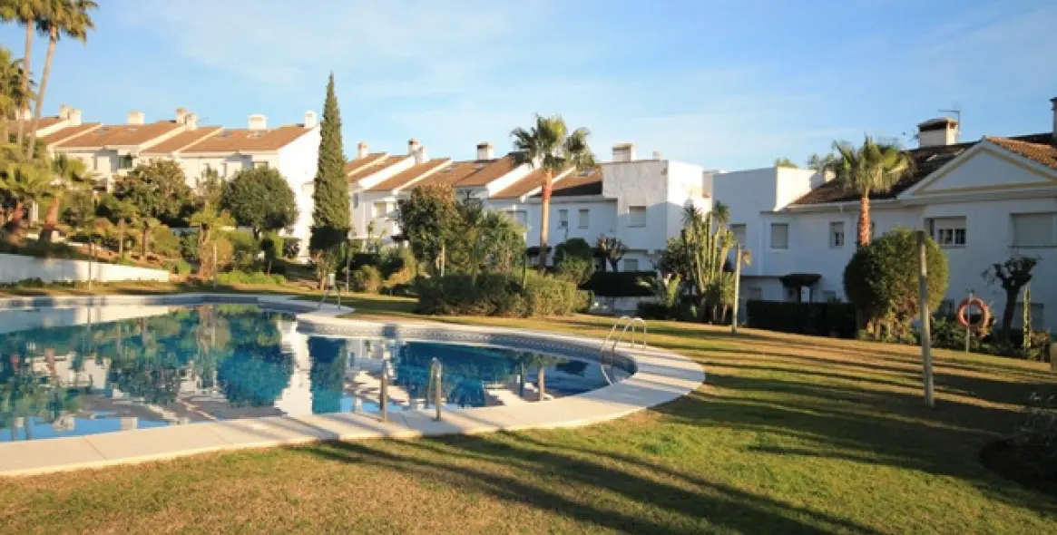 Short-term rent of townhouse in Atalaya 25