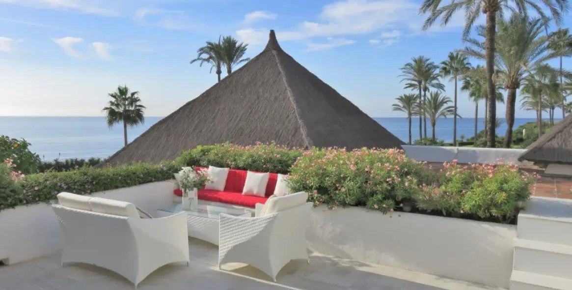 Краткосрочная аренда апартаментов на первом этаже в New Golden Mile 1