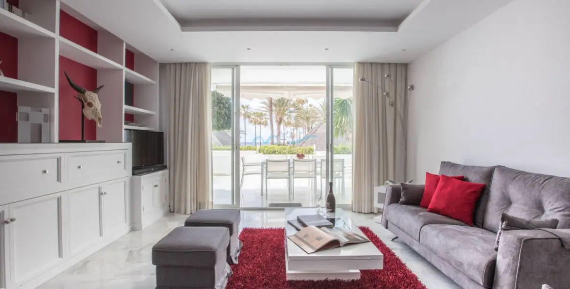 Краткосрочная аренда апартаментов на первом этаже в New Golden Mile 3