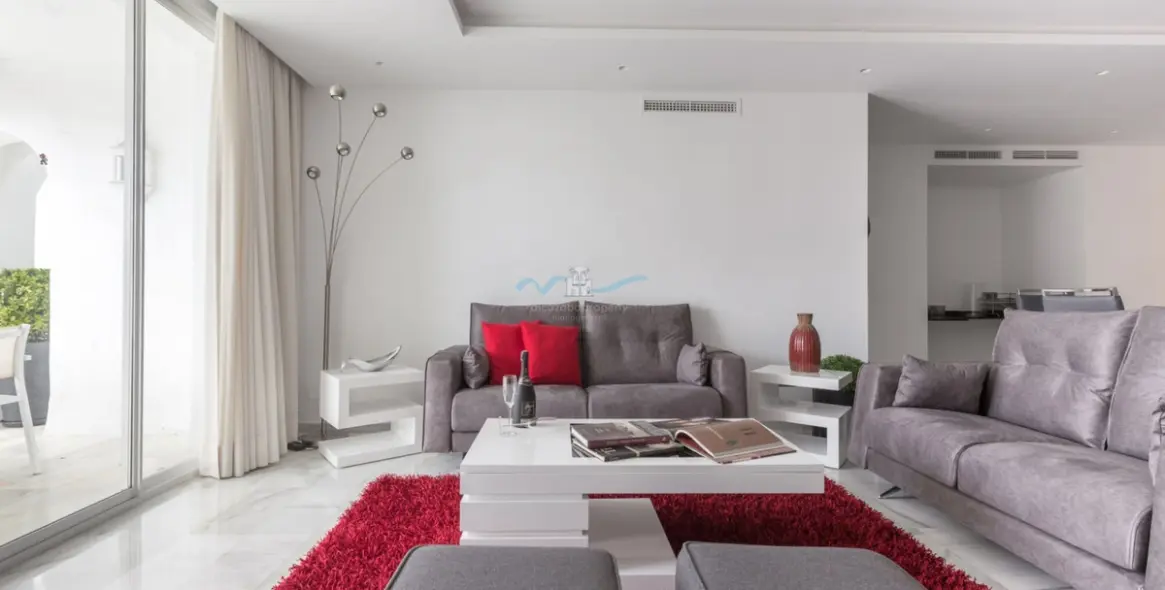 Краткосрочная аренда апартаментов на первом этаже в New Golden Mile 4