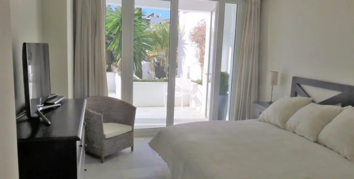 Краткосрочная аренда апартаментов на первом этаже в New Golden Mile 8