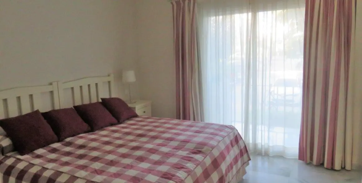 Краткосрочная аренда апартаментов на первом этаже в New Golden Mile 9