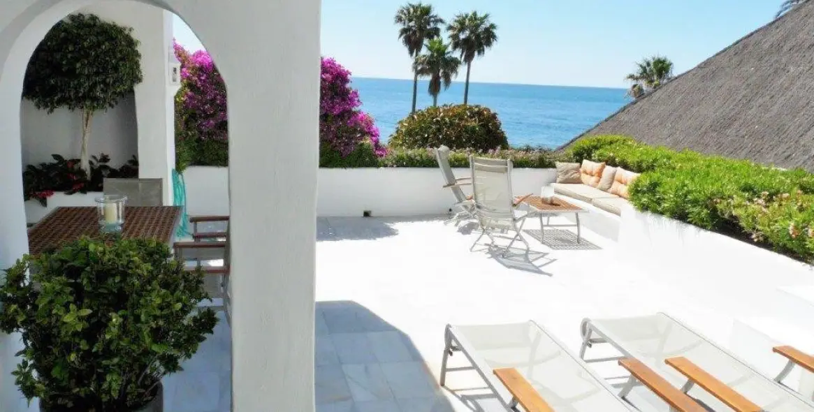 Краткосрочная аренда апартаментов на первом этаже в New Golden Mile 11