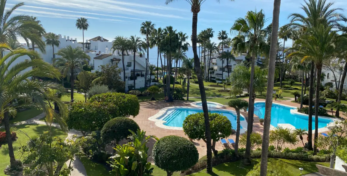 Краткосрочная аренда апартаментов на первом этаже в New Golden Mile 15