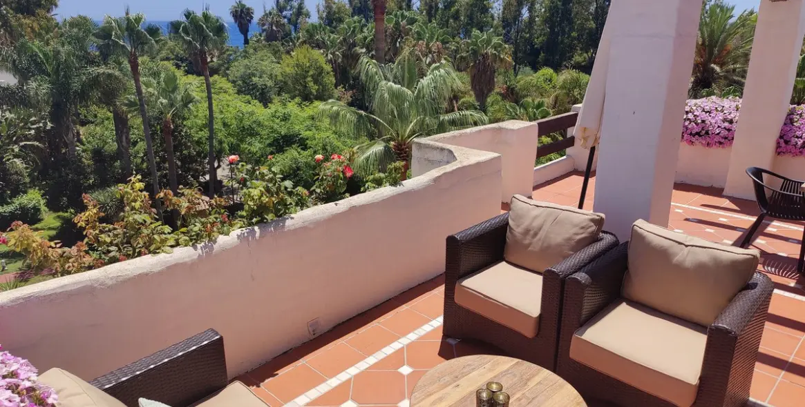 Short-term rent of penthouse in Puerto Banús 1