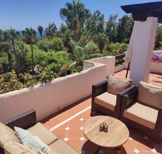 Short-term rent of penthouse in Puerto Banús