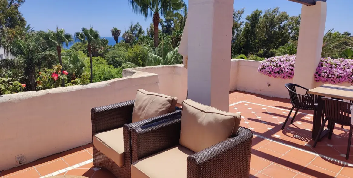 Short-term rent of penthouse in Puerto Banús 2