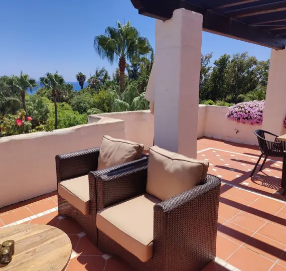 Short-term rent of penthouse in Puerto Banús