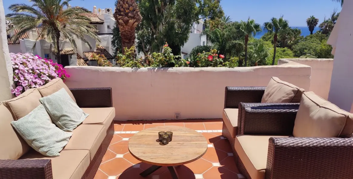 Short-term rent of penthouse in Puerto Banús 4