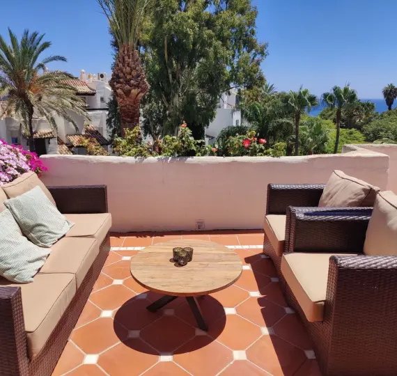 Short-term rent of penthouse in Puerto Banús