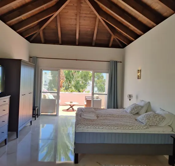 Short-term rent of penthouse in Puerto Banús