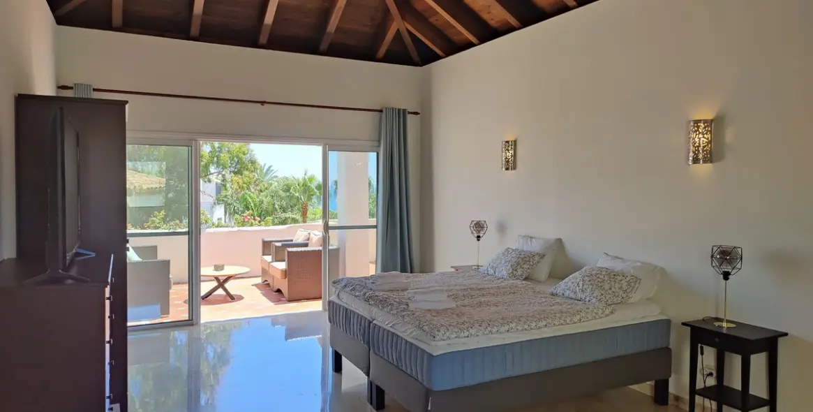 Short-term rent of penthouse in Puerto Banús 6