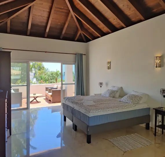 Short-term rent of penthouse in Puerto Banús