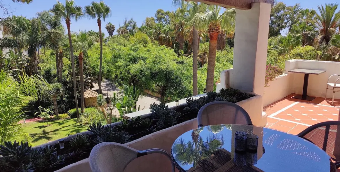 Short-term rent of penthouse in Puerto Banús 17