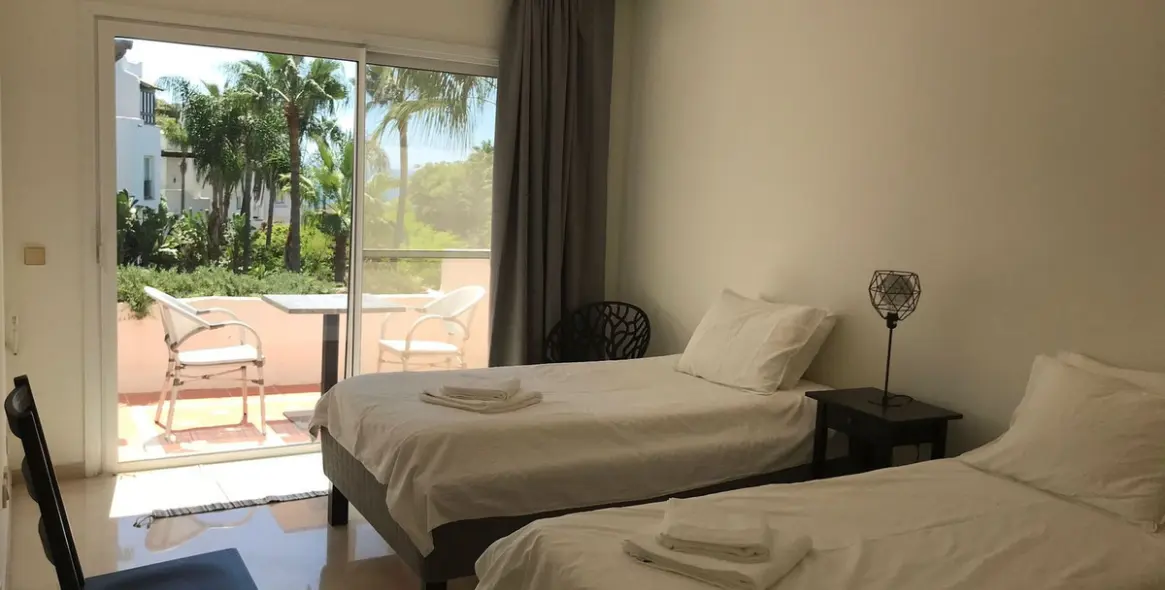 Краткосрочная аренда двухуровневого пентхауса в Puerto Banús 26