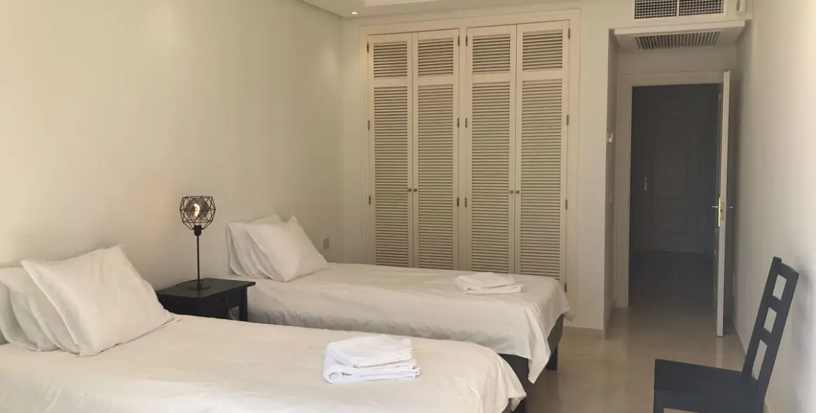 Краткосрочная аренда двухуровневого пентхауса в Puerto Banús 27