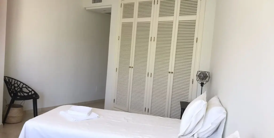 Краткосрочная аренда двухуровневого пентхауса в Puerto Banús 31