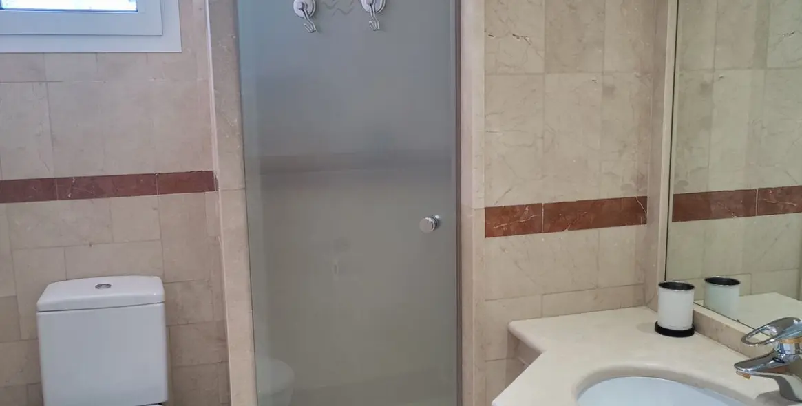 Краткосрочная аренда двухуровневого пентхауса в Puerto Banús 32